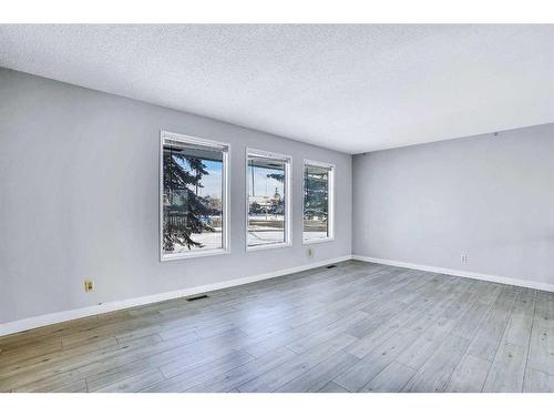 5403 Rundleview Road Ne, Calgary, AB - Indoor Photo Showing Other Room