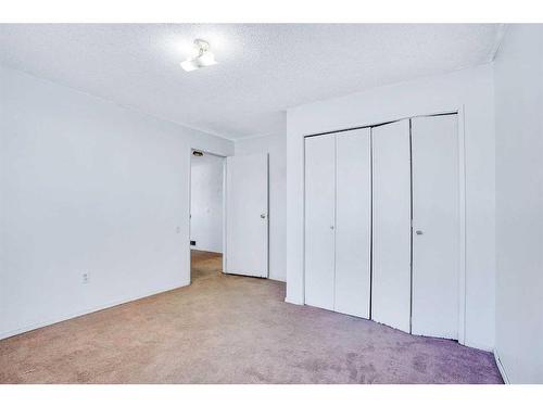 5403 Rundleview Road Ne, Calgary, AB - Indoor Photo Showing Other Room