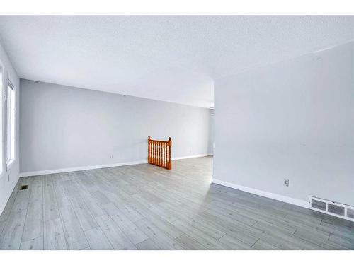 5403 Rundleview Road Ne, Calgary, AB - Indoor Photo Showing Other Room