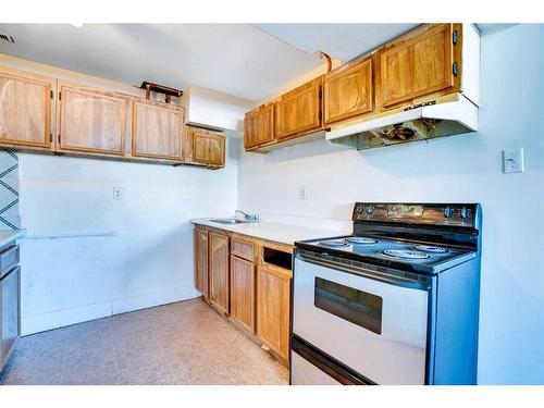 5403 Rundleview Road Ne, Calgary, AB - Indoor Photo Showing Kitchen