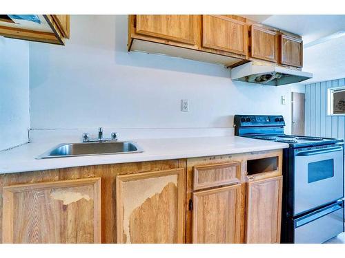 5403 Rundleview Road Ne, Calgary, AB - Indoor Photo Showing Kitchen