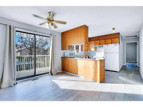 5403 Rundleview Road Ne, Calgary, AB - Indoor Photo Showing Kitchen