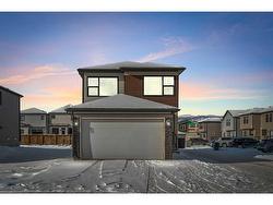 218 SILVERTON GLEN Crescent SW Calgary, AB T2X 5B9