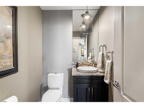 2940 Signal Hill Drive Sw, Calgary, AB - Indoor Photo Showing Bathroom