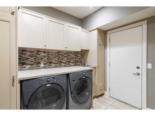 2940 Signal Hill Drive Sw, Calgary, AB - Indoor Photo Showing Laundry Room