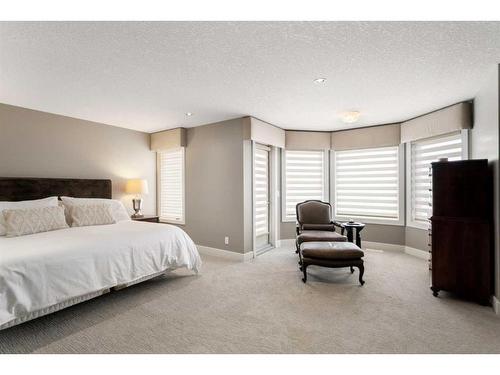 2940 Signal Hill Drive Sw, Calgary, AB - Indoor Photo Showing Bedroom