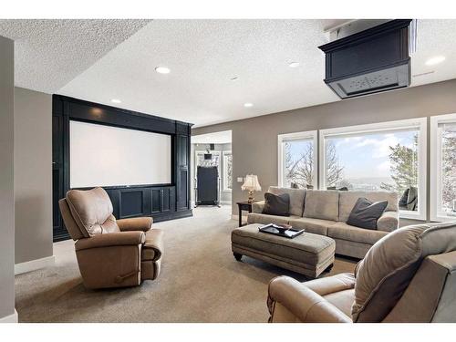 2940 Signal Hill Drive Sw, Calgary, AB - Indoor Photo Showing Living Room