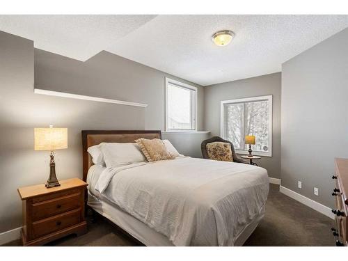 2940 Signal Hill Drive Sw, Calgary, AB - Indoor Photo Showing Bedroom