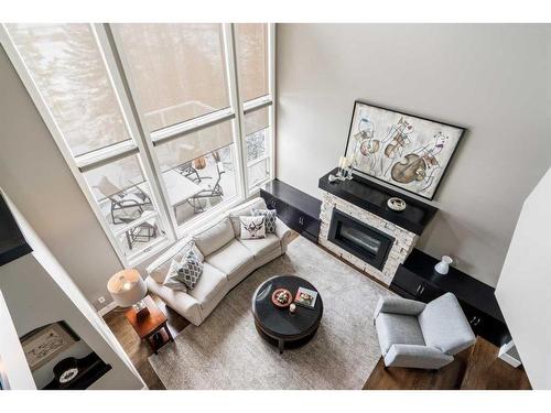 2940 Signal Hill Drive Sw, Calgary, AB - Indoor Photo Showing Other Room