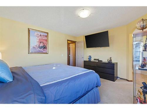 304 New Brighton Place Se, Calgary, AB - Indoor Photo Showing Bedroom