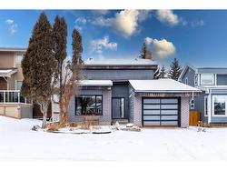 23 Millbank Crescent SW Calgary, AB T2Y 2B8