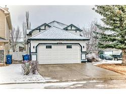 135 Somerglen Common SW Calgary, AB T2Y 4A3