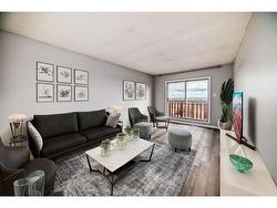 7540D Hunterview Drive NW Calgary, AB T2K 5E4