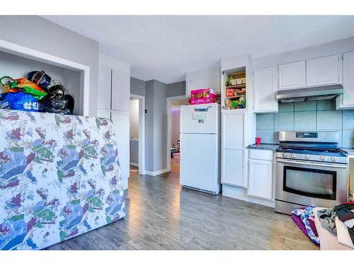 1820 38 Street Se, Calgary, AB - Indoor Photo Showing Kitchen