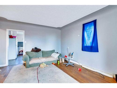 1820 38 Street Se, Calgary, AB - Indoor Photo Showing Other Room