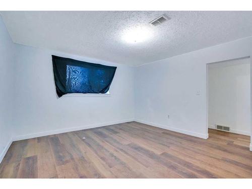 1820 38 Street Se, Calgary, AB - Indoor Photo Showing Other Room