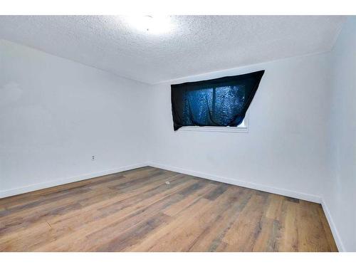 1820 38 Street Se, Calgary, AB - Indoor Photo Showing Other Room