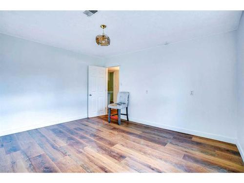 1820 38 Street Se, Calgary, AB - Indoor Photo Showing Other Room