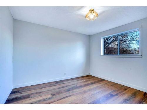 1820 38 Street Se, Calgary, AB - Indoor Photo Showing Other Room