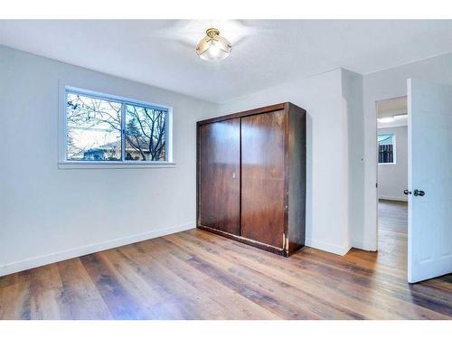 1820 38 Street Se, Calgary, AB - Indoor Photo Showing Other Room