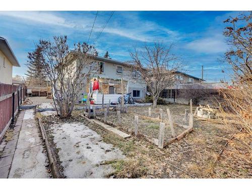 1820 38 Street Se, Calgary, AB - Outdoor