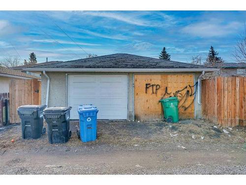 1820 38 Street Se, Calgary, AB - Outdoor