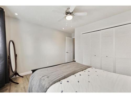 636 Templeside Road Ne, Calgary, AB - Indoor Photo Showing Bedroom