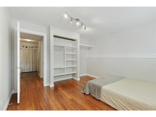 636 Templeside Road Ne, Calgary, AB - Indoor Photo Showing Bedroom