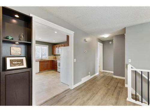 636 Templeside Road Ne, Calgary, AB - Indoor Photo Showing Other Room