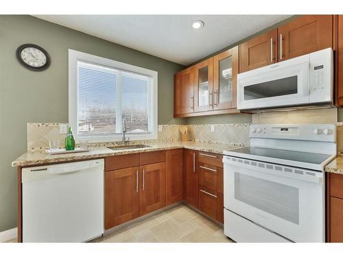 636 Templeside Road Ne, Calgary, AB - Indoor Photo Showing Kitchen