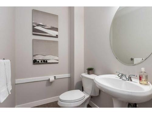 174 Cranfield Green Se, Calgary, AB - Indoor Photo Showing Bathroom