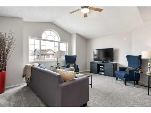 174 Cranfield Green Se, Calgary, AB - Indoor Photo Showing Living Room