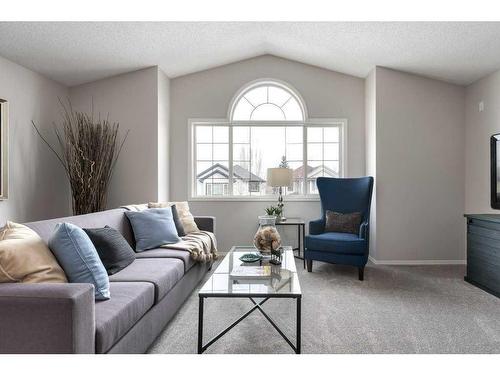 174 Cranfield Green Se, Calgary, AB - Indoor Photo Showing Living Room