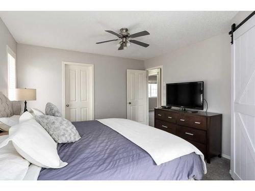 174 Cranfield Green Se, Calgary, AB - Indoor Photo Showing Bedroom