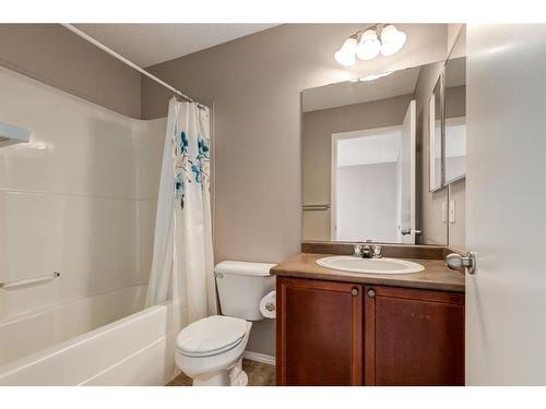 302 Elgin View Se, Calgary, AB - Indoor Photo Showing Bathroom