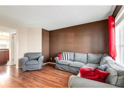 302 Elgin View Se, Calgary, AB - Indoor Photo Showing Living Room