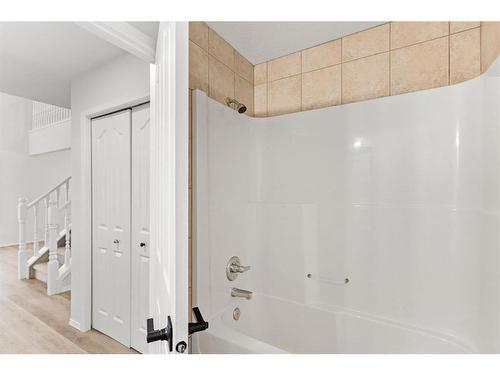 9 Saddlemead Road Ne, Calgary, AB - Indoor Photo Showing Bathroom