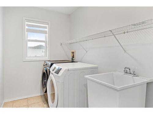 9 Saddlemead Road Ne, Calgary, AB - Indoor Photo Showing Laundry Room