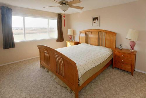 178 Somerglen Way Sw, Calgary, AB - Indoor Photo Showing Bedroom