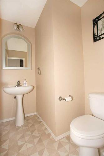 178 Somerglen Way Sw, Calgary, AB - Indoor Photo Showing Bathroom