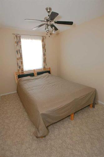 178 Somerglen Way Sw, Calgary, AB - Indoor Photo Showing Bedroom