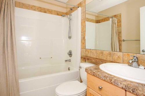 178 Somerglen Way Sw, Calgary, AB - Indoor Photo Showing Bathroom