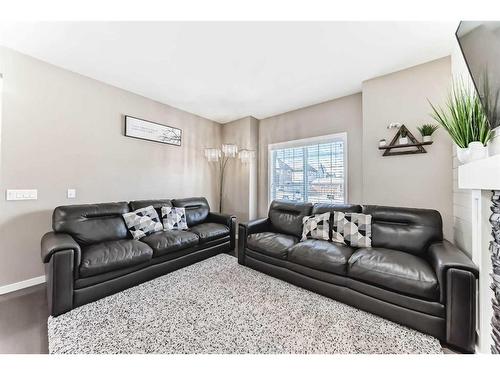 163 Mahogany Grove Se, Calgary, AB - Indoor Photo Showing Living Room