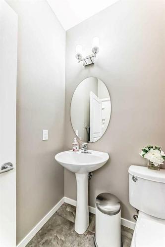 163 Mahogany Grove Se, Calgary, AB - Indoor Photo Showing Bathroom