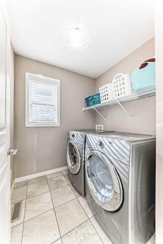 163 Mahogany Grove Se, Calgary, AB - Indoor Photo Showing Laundry Room