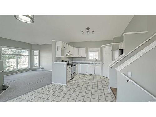 112 Covewood Close Ne, Calgary, AB - Indoor Photo Showing Kitchen