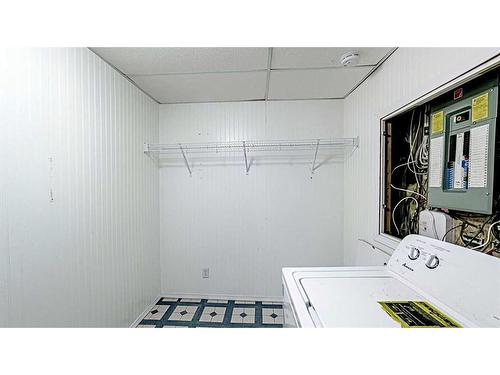 112 Covewood Close Ne, Calgary, AB - Indoor Photo Showing Laundry Room