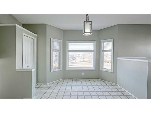 112 Covewood Close Ne, Calgary, AB - Indoor Photo Showing Bedroom