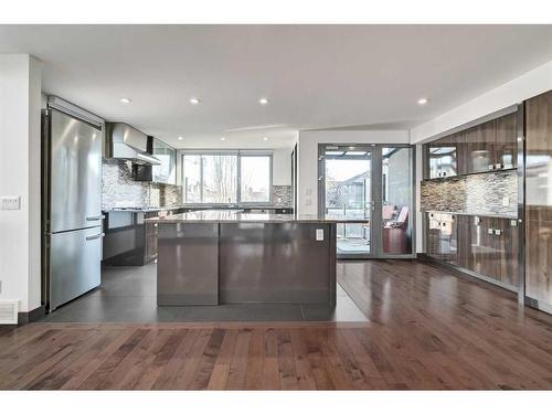 110 18 Street Nw, Calgary, AB - Indoor Photo Showing Kitchen With Upgraded Kitchen