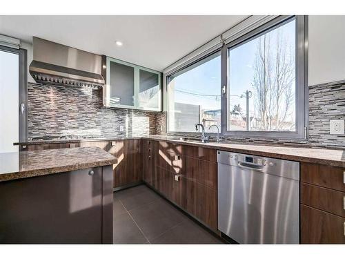 110 18 Street Nw, Calgary, AB - Indoor Photo Showing Kitchen With Upgraded Kitchen